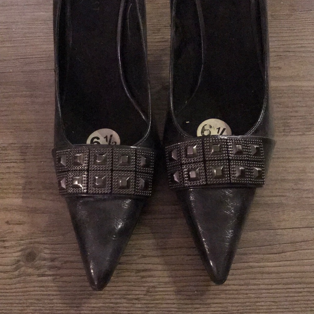 Nine West 6.5 studded pump
